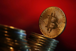 بقيمة تفوق الـ 6 آلاف دولار... البتكوين تعدل مكاسبها بعد إيقاف الرسوم الجمركية
