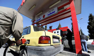 لتقليل خسائر موازنة النفط.. التجارة الداخلية في سوريا ترفع أسعار البنزين بنحو الضعف 