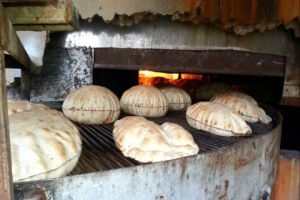  مساعي سورية إيرانية لتطوير صناعة رغيف الخبز
