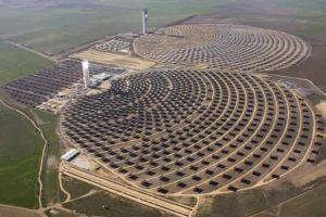 إبرام عقد بين الكهرباء ومستثمر سوري لإنشاء محطة كهربائية شمسية في عدرا الصناعية
