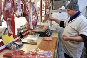 ارتفاع كبير في أسعار اللحم بأسواق دمشق..وكيلو الفروج يلامس الـ 7 آلاف ليرة!!