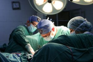 نقابة الأطباء: 6 آلاف طبيب خارج سورية.. وأكثر من 4 آلاف تضررت عيادتهم 