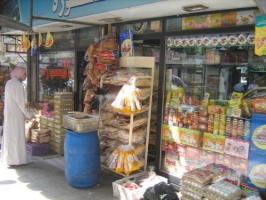 تموين حمص تنظم 348 ضبطاً مخالفاً وتغلق 91 محلاً تجارياً خلال آذار