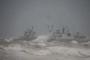 بسبب الرياح العاصفة..إغلاق ميناءي اللاذقية وطرطوس