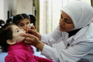 الصحة تطلق حملة تلقيح ضد شلل الأطفال غداً 