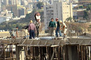 اتحاد العمال اللبناني: السوريون في لبنان رفعوا وتيرة الدورة الاقتصادية