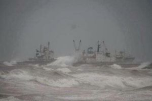 سوريا تغلق موانئها البحرية بسبب الأحوال الجوية حتى إشعار آخر
