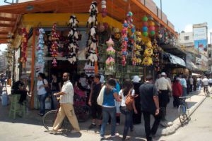 في أسواق درعا...25 ألف ليرة ثمن حذاء وبنطال وبلوزة من السوق الشعبي! 