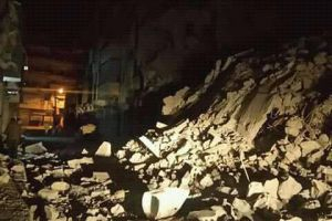 انهيار بناء سكني في حلب .. وعشرات الأبنية مهددة