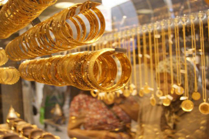 الذهب ينخفض في السوق السورية.. الغرام يتراجع بمستوى 2000 ليرة سورية والأونصة تهبط بمقدار 200 ألف