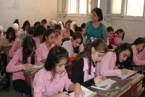 تربية ريف دمشق: انخفاض عدد الطلاب في القاعة من 90 إلى 50 طالباً!!