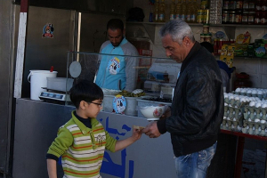 السوريون يفتقدون مشتقات الألبان على موائدهم مع ارتفاع أسعارها.. كيلو اللبنة بـ 16 ألف ل.س