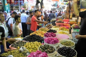 تجارة ريف دمشق تطلق مبادرة لبيع الغذائيات والألبسة بكلفتها