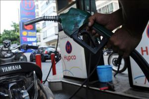 وزارة النفط: انخفاض تهريب البنزين 90 بالمئة والسبب اللون البنفسجي والبطاقة الذكية