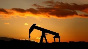 أسعار النفط تسجل إنخفاضاً تدريجياً بعد موجة الصعود