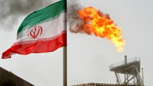 إيران.. خزانات النفط ممتلئة وانخفاض الإنتاج لأدنى مستوى في 40 عاما