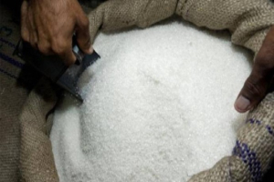 في محاولةٍ لضبط الأسعار.. الحكومة المصرية تطلب من شركات السكر عدم بيع أي كميات للتجار