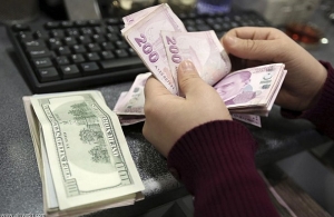 الليرة التركية تسجل تراجعا غير مسبوق أمام الدولار