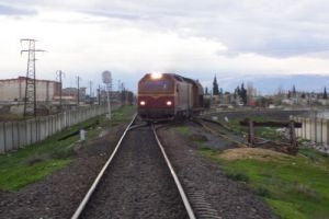 بحث التعاون في مجال السكك الحديدية والمطارات بين سورية وإيران