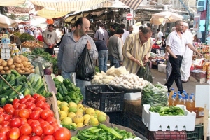 ماذا يحصل في أسواق دمشق ....كيلو التفاح يلامس الـ2000 و الخضار بدأت تخرج تباعاً من حسابات المواطن!!!!