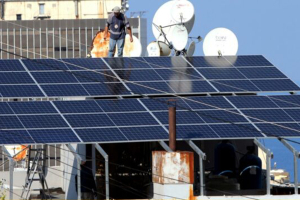  أنظمة الطاقة الشمسية  أسعارها « فلكية » في سورية .. قيمة اللوح الواحد يلامس 2 مليون ليرة!!