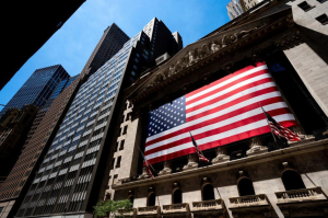 العالم نحو ركود اقتصادي: خبراء يتوقعون رفع الفدرالي الأميركي لأسعار الفائدة 5‎%‎