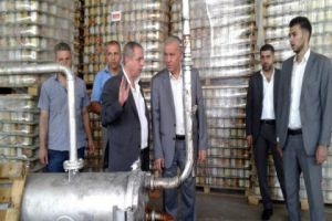 وزير الصناعة يوجه كونسروة دمشق باستلام مئة طن من البندورة يومياً