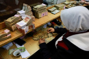 نسبتها 100% المالية السورية: تكشف موعد زيادة الرواتب...وخبير اقتصادي: زيادة الرواتب بحاجة إلى زيادة الانتاج
