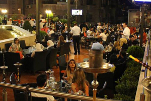 محافظة دمشق تحدد إغلاق الأسواق التجارية الساعة 9 مساءً والمطاعم حتى 2 صباحاً
