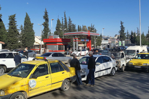الوقود يحرق معيشة السوريين.. 21 قرار حكومي يتعلق برفع سعر البنزين و10 قرارات للمازوت منذ العام 2012