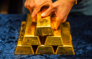 الذهب يرتفع ليتجاوز 3200 دولار للأونصة للمرة الأولى في تاريخه
