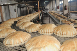 محافظة دمشق ترفض الآلية الجديدة لتوزيع الخبز: (( ما عنا 1500 معتمد ))