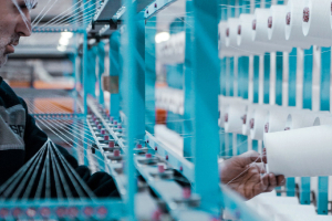 بطاقة إنتاجية تصل لـ30طناً يومياً ..مصر تستعد لافتتاح أكبر مصنع للغزل والنسيج في العالم
