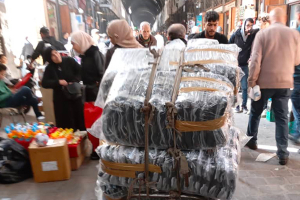 تجارة الألبسة يستعدون للموسم الصيفي في دمشق: انتعاش نسبي وسط تحديات الركود والأسعار المرتفعة