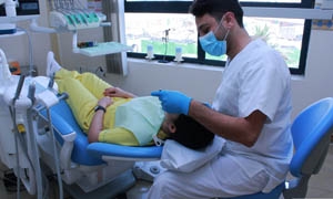 10 آلاف طبيب أسنان غادورا سورية من أصل 25 ألفاً..وفرض رسم جديد على الطبيب المغترب