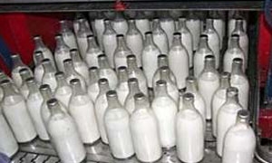 الاقتصاد تمدد فترة السماح باستيراد الحليب السائل حتى نهاية الشهر الرابع