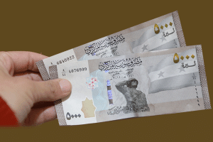 تقرير صادم: اتحاد العمال يطالب الحكومة السورية الجديدة بإصدار أوراق نقدية من فئات 50 و100 ألف ليرة