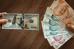 الليرة التركية تواصل التراجع مسجلة قاعاً جديداً أمام الدولار الأميركي