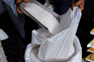 السكر يختفي من الأسواق وسعر الكيلو يتجاوز الـ 8500 ليرة.. و« وزارة التجارة» صامتة!!
