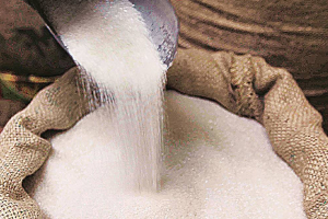 بكميات مفتوحة..صناعي يعرض إيصال مادة السكر إلى سورية بسعر 1550 ليرة سورية للكيلو الواحد