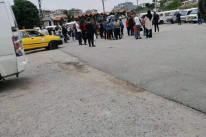 أزمة النقل في بانياس: قرى بلا مواصلات وسائقو السرافيس يتحكمون بالأسعار!!