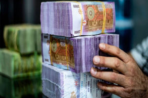 التضخم النقدي في سوريا يتسارع: ارتفاع سعر الدولار يهدد القوة الشرائية ويتسبب في تدهور الوضع الاقتصادي