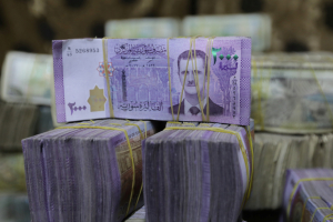 منحة 100 ألف ليرة سورية للعاملين في الدولة لمرة واحدة
