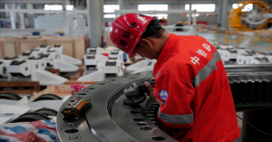 الإنتاج الصناعي الصيني في أسوأ حصيلة له منذ 30 عام