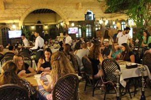 على خلفية فرض تسالي رمضان..اليازحي يجول على مطاعم دمشق ويؤكد:الضبوط انخفضت 20%