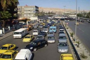 اتحاد عمال دميشق يطالب بحل مشكلة النقل ومراقبة التكاسي