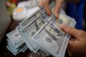 خبير اقتصادي: ظاهرة التجّار الحيتان في السوق سبب رئيسي لارتفاع الأسعار