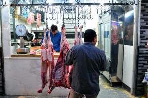 الغلاء يقصم ظهور السوريين واللحوم «شبه غائبة» عن موائدهم في رمضان 