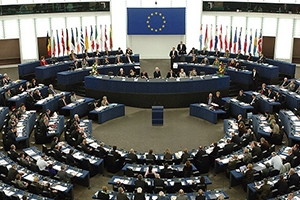 الاتحاد الأوروبي يضيف 17 وزيراً سورياً وحاكم مصرف سورية المركزي إلى قائمة العقوبات