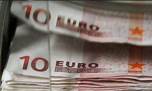 اليورو ينخفض عن أعلى مستوى له في الجلسة